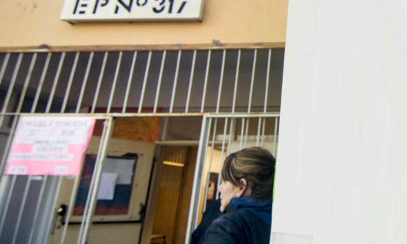 La policía frustró un robo a la Escuela 317: Dos detenidos y un adolescente demorado La policía frustró un robo a la Escuela 317: Dos detenidos y un adolescente demorado