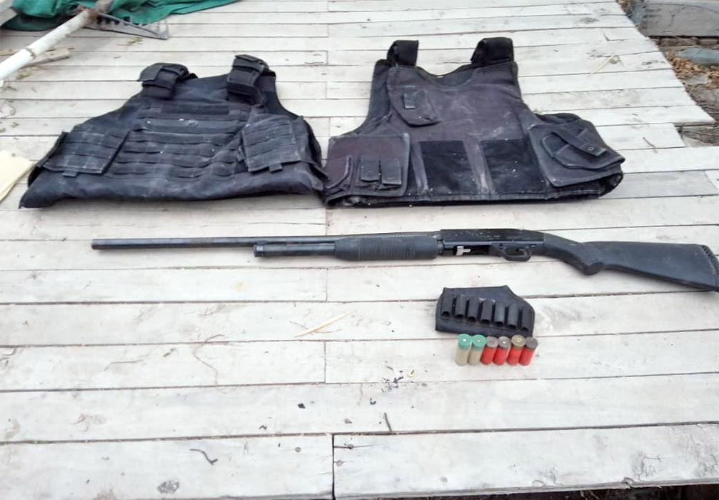 La Polic&iacute;a secuestr&oacute; un arma de fuego y chalecos antibalas tras un  allanamiento en Chacra Monte - La Super Digital